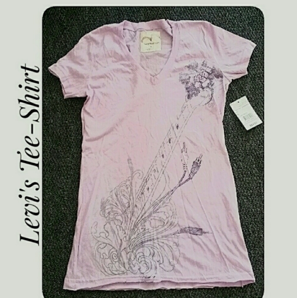 Levi's Graphic Tee NWT's Light Orchid Size Small